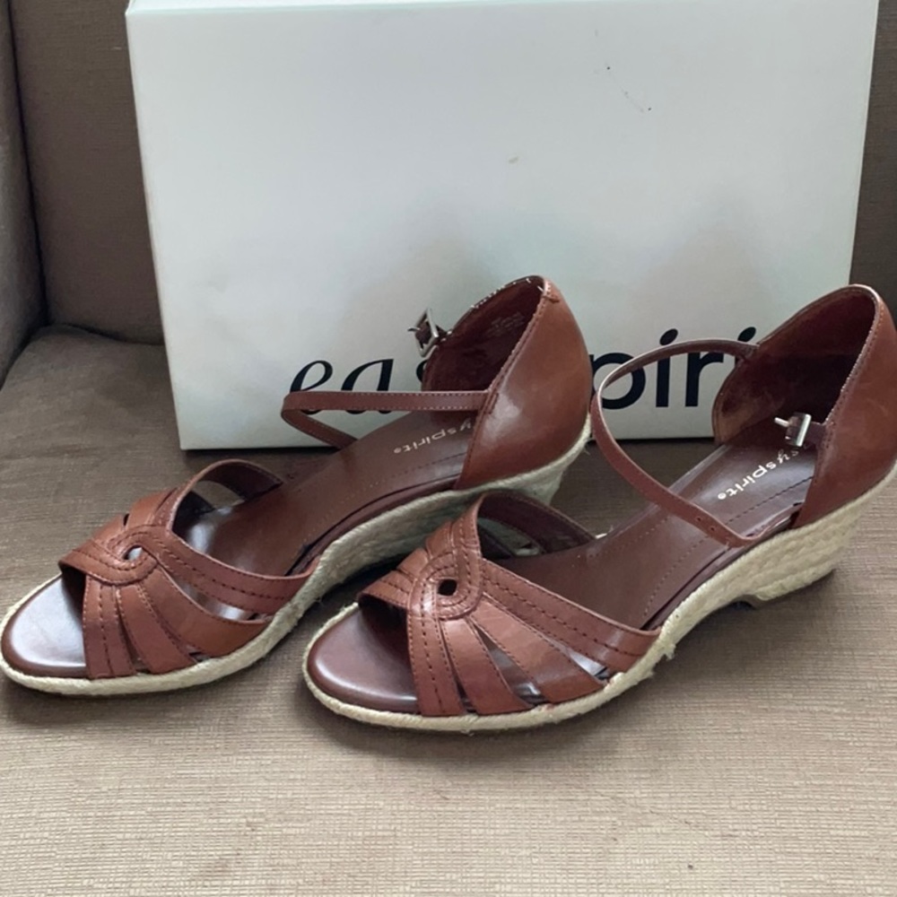 Easy Spirit Ladies rope wedge brown  7M